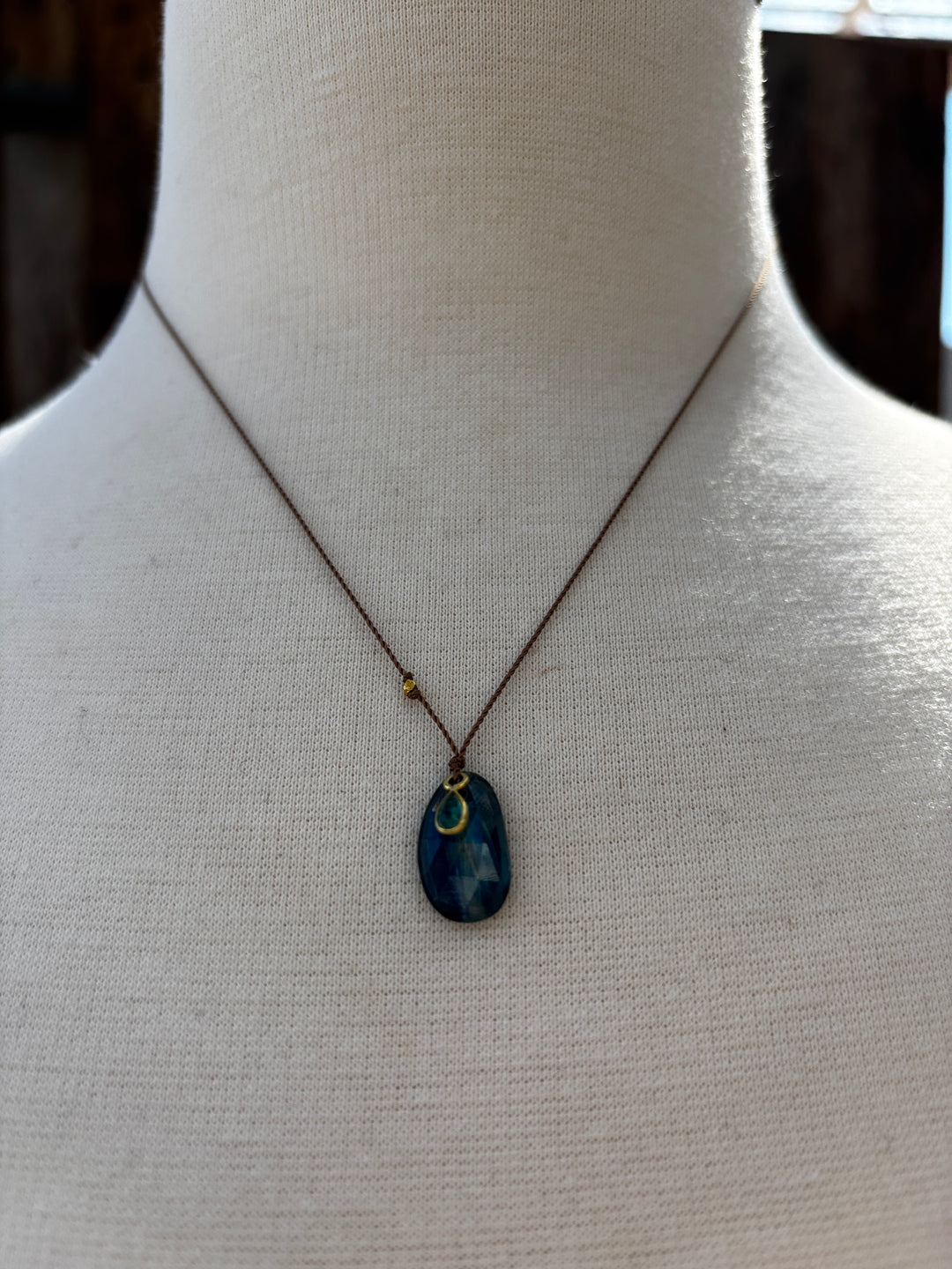 Margaret Solow Emerald/Kyanite Necklace 18k SP-KY/EM