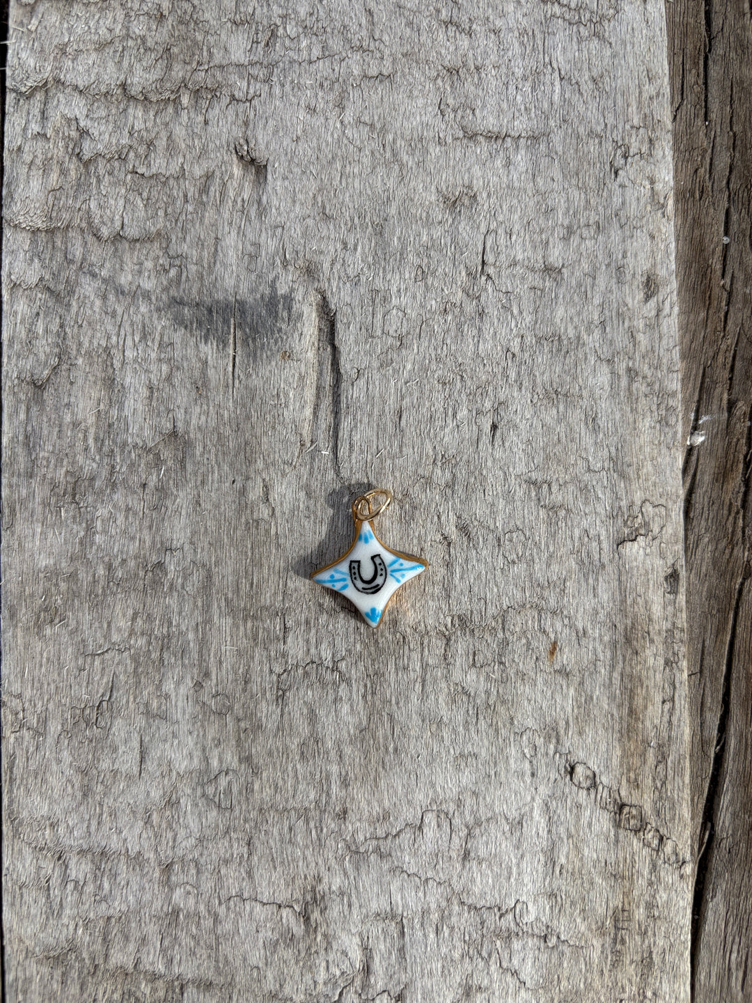 Shá Parlé Horseshoe Charm- Blue Accent