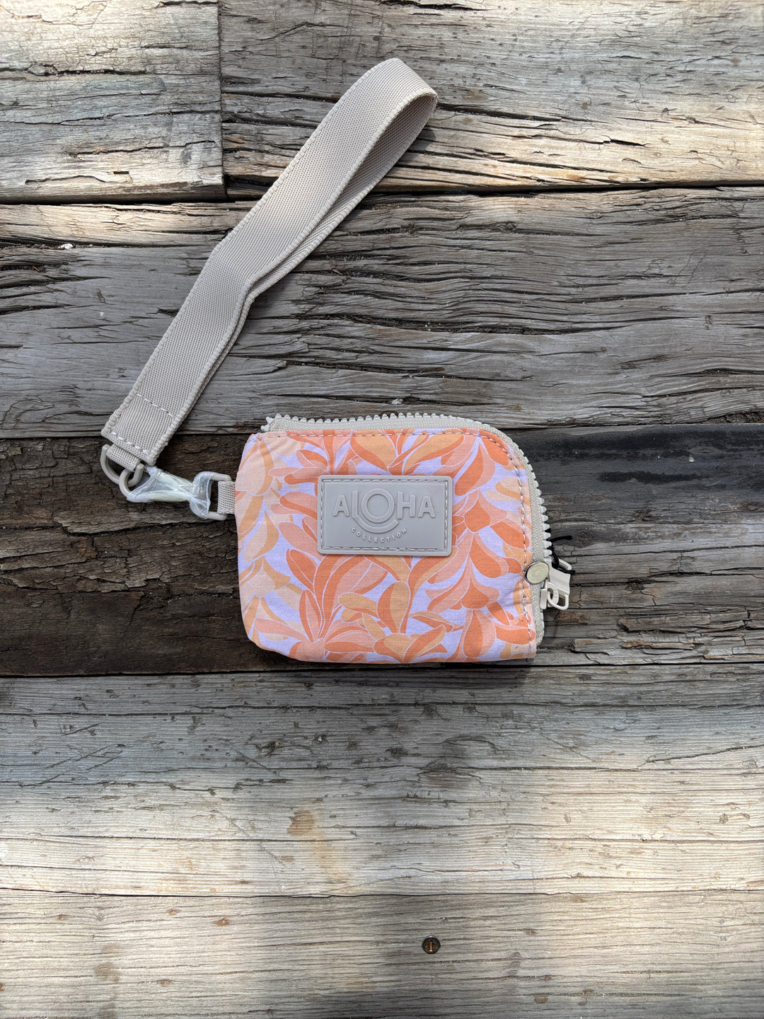 Aloha Collection Lei Stand Wristlet Peachy