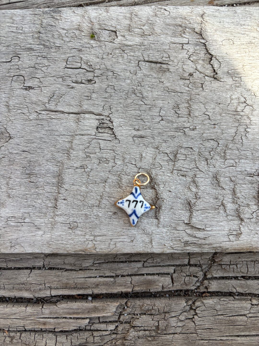 Shá Parlé 777 Angel Number 4 Point Charm