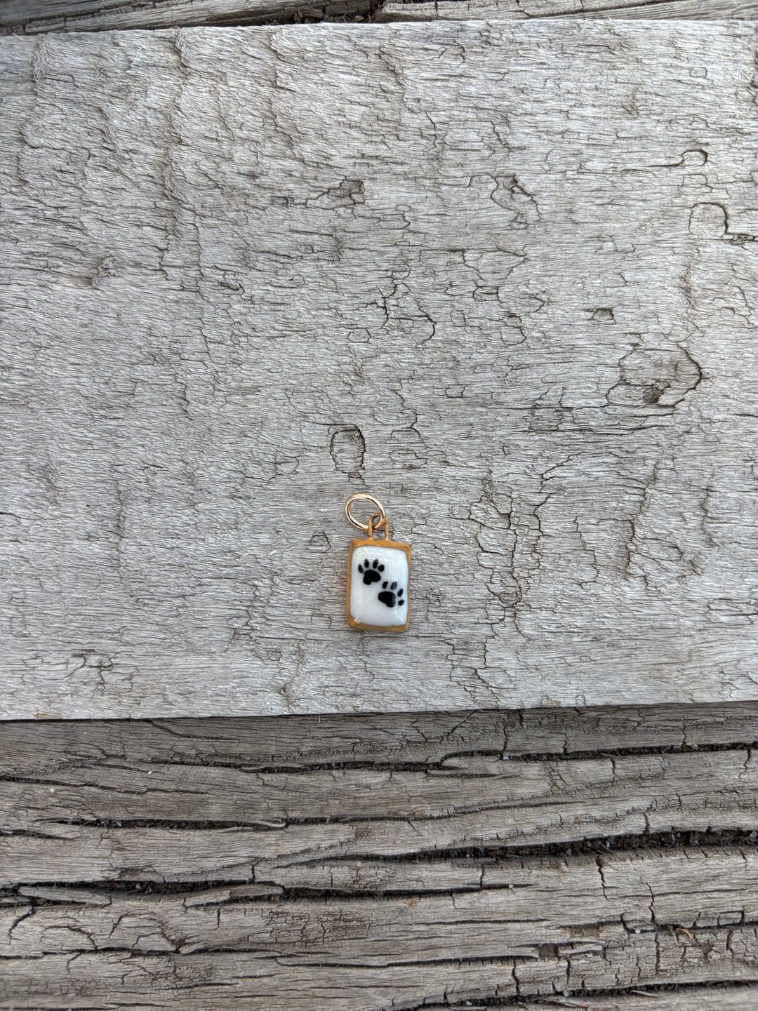 Shá Parlé Paw Print Charm