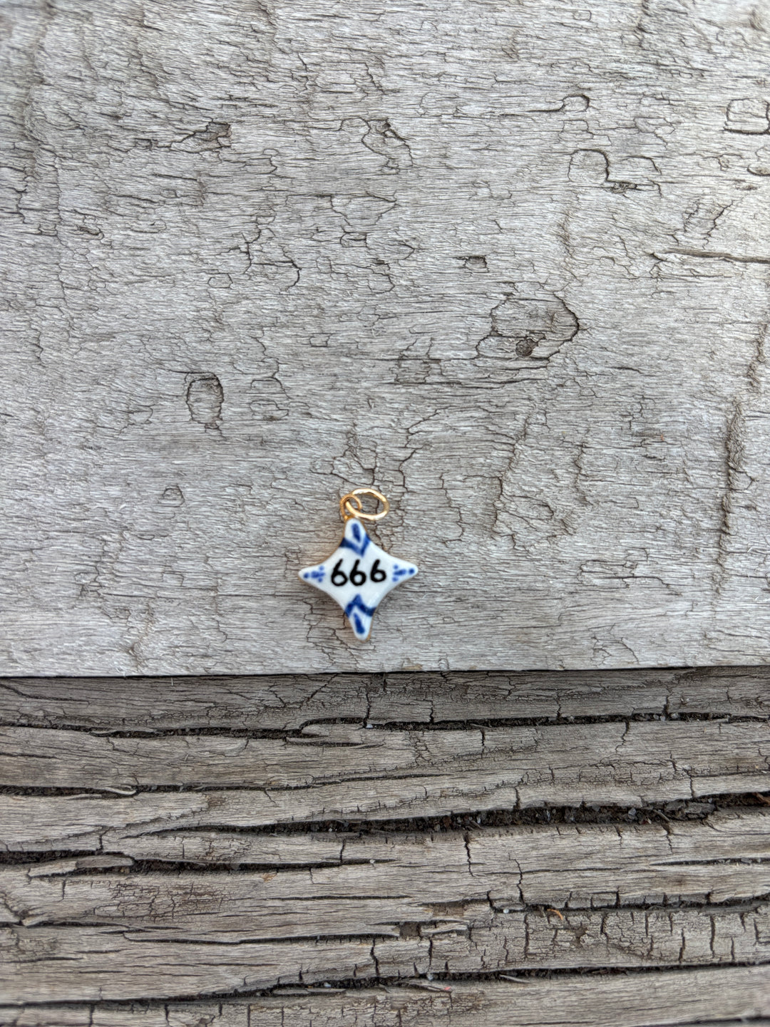 Shá Parlé 666 Angel Number 4 Point Charm