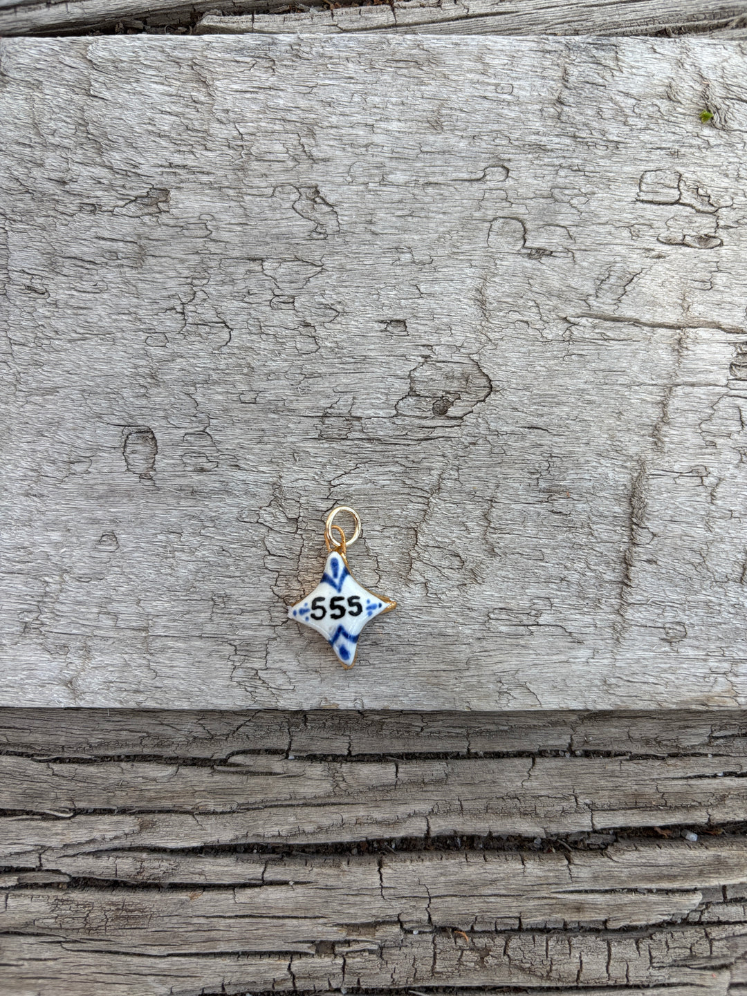 Shá Parlé 555 Angel Number 4 Point Charm