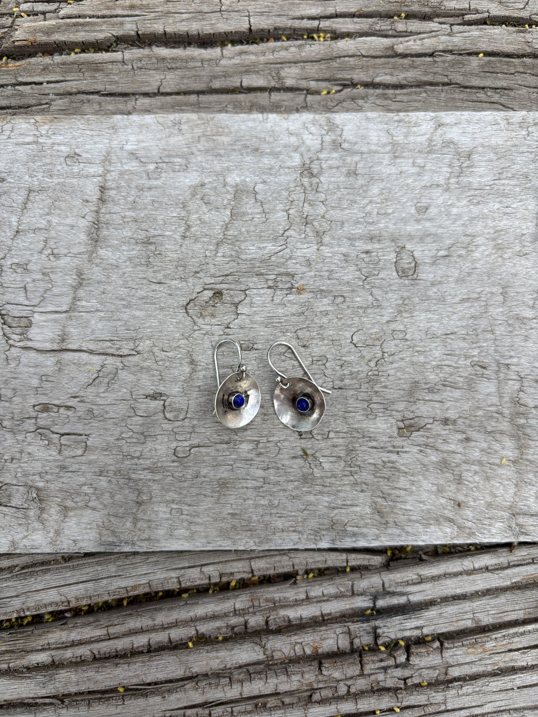 CLP Concave Sm Earrings w Stones SS Lapis