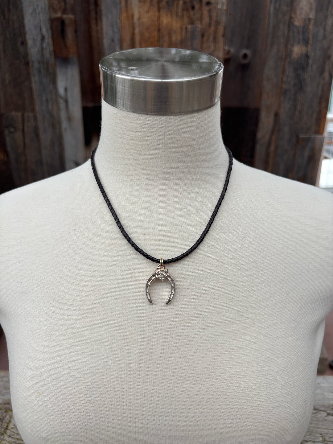 Ashton SS Horseshoe w/ Flower Necklace