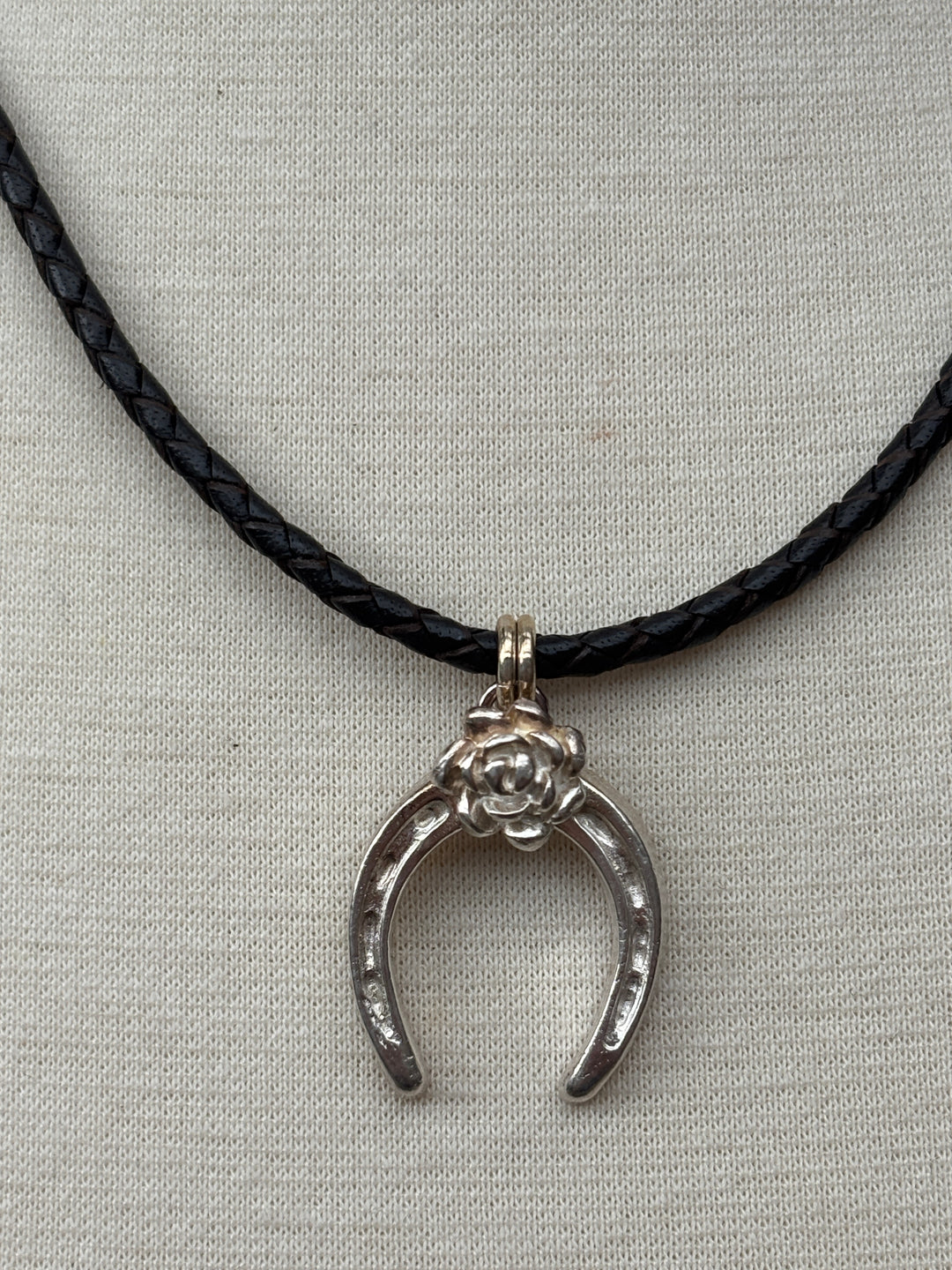 Ashton SS Horseshoe w/ Flower Necklace