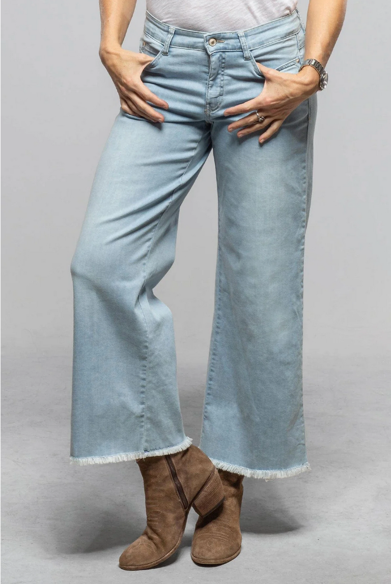 MAC Dream Wide Cropped Light Azure Blue 5438/90