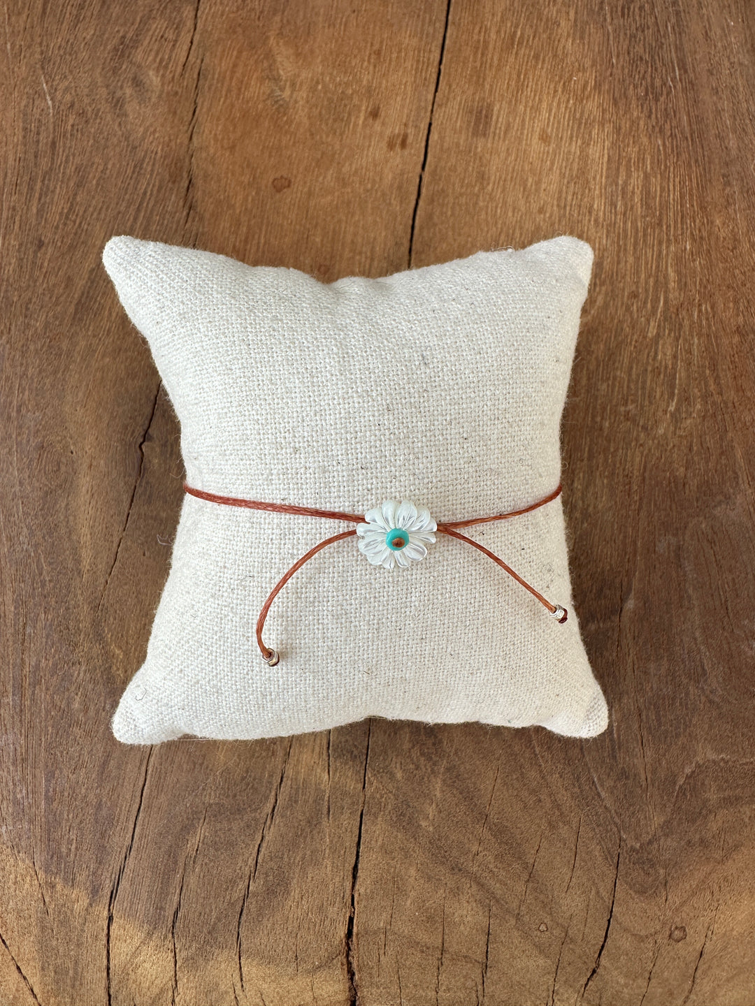 River Song White Chrysanthemum Garland Bracelet