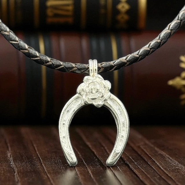 Ashton SS Horseshoe w/ Flower Necklace