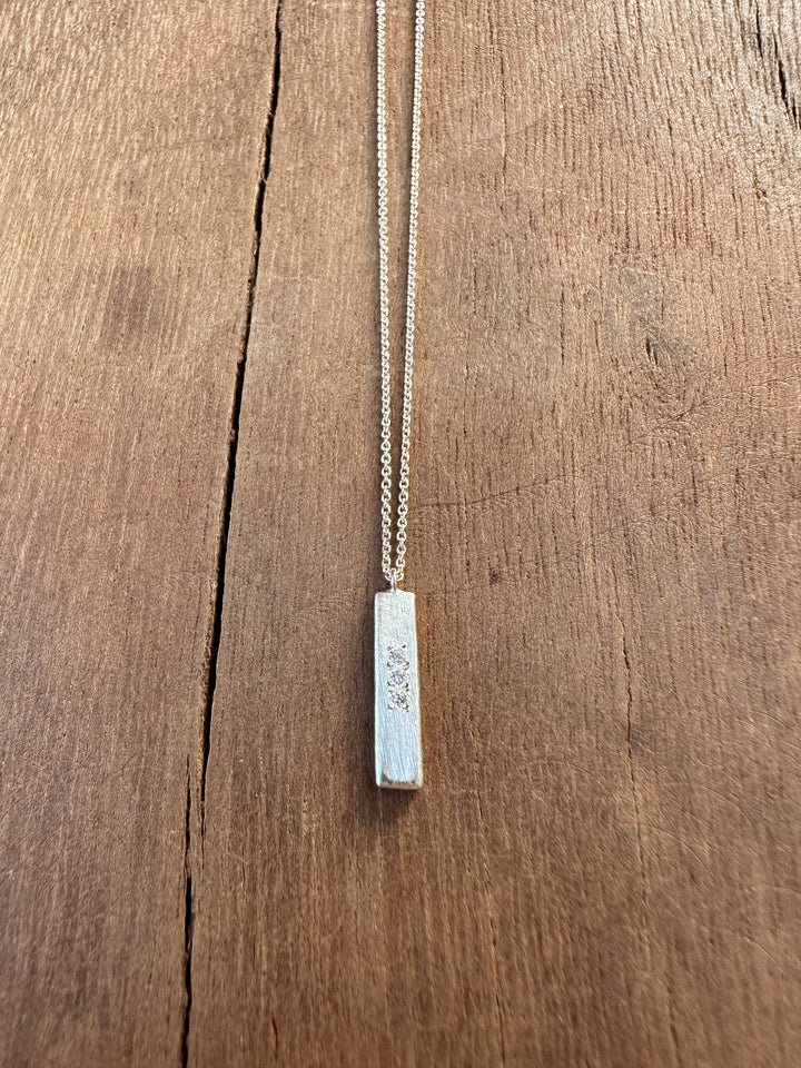 Aili Trio Star Necklace 14K