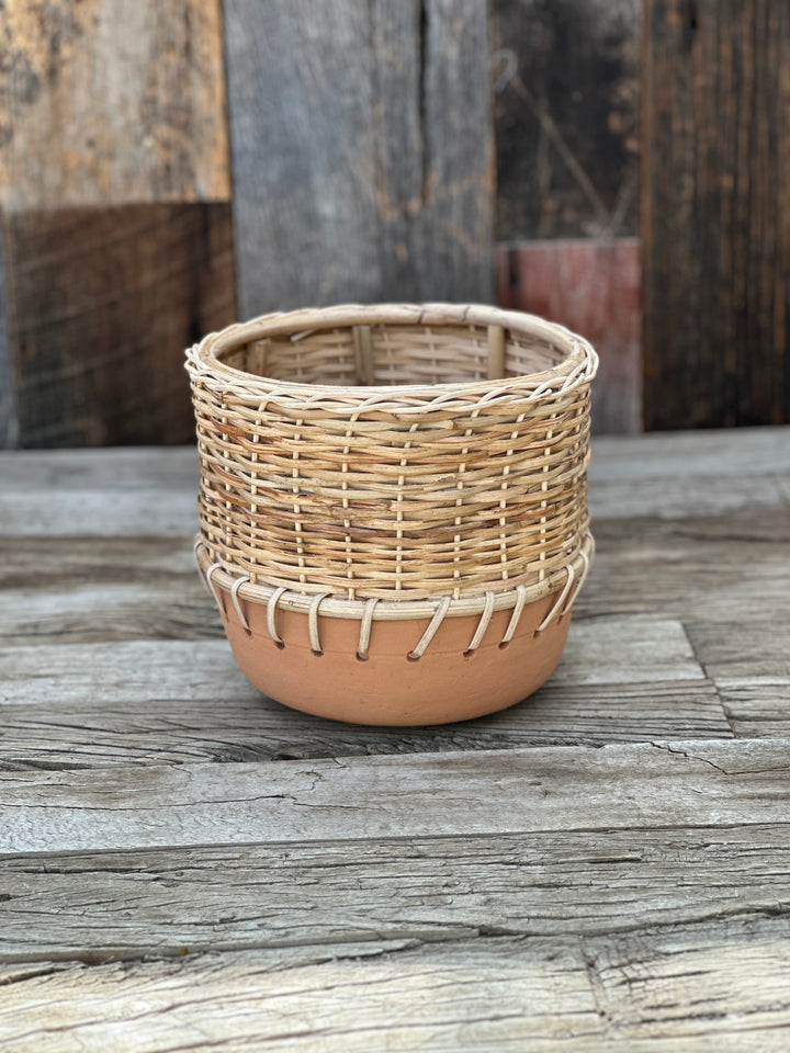 Accent Decor Catalonia Pot 9.25"x8"