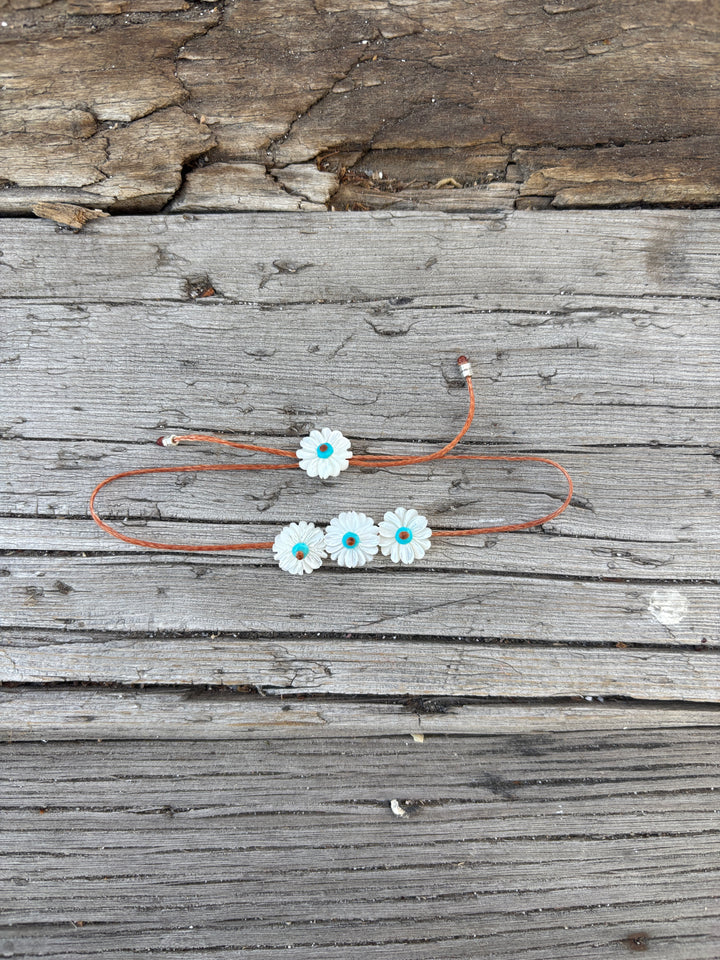 River Song White Chrysanthemum Garland Bracelet